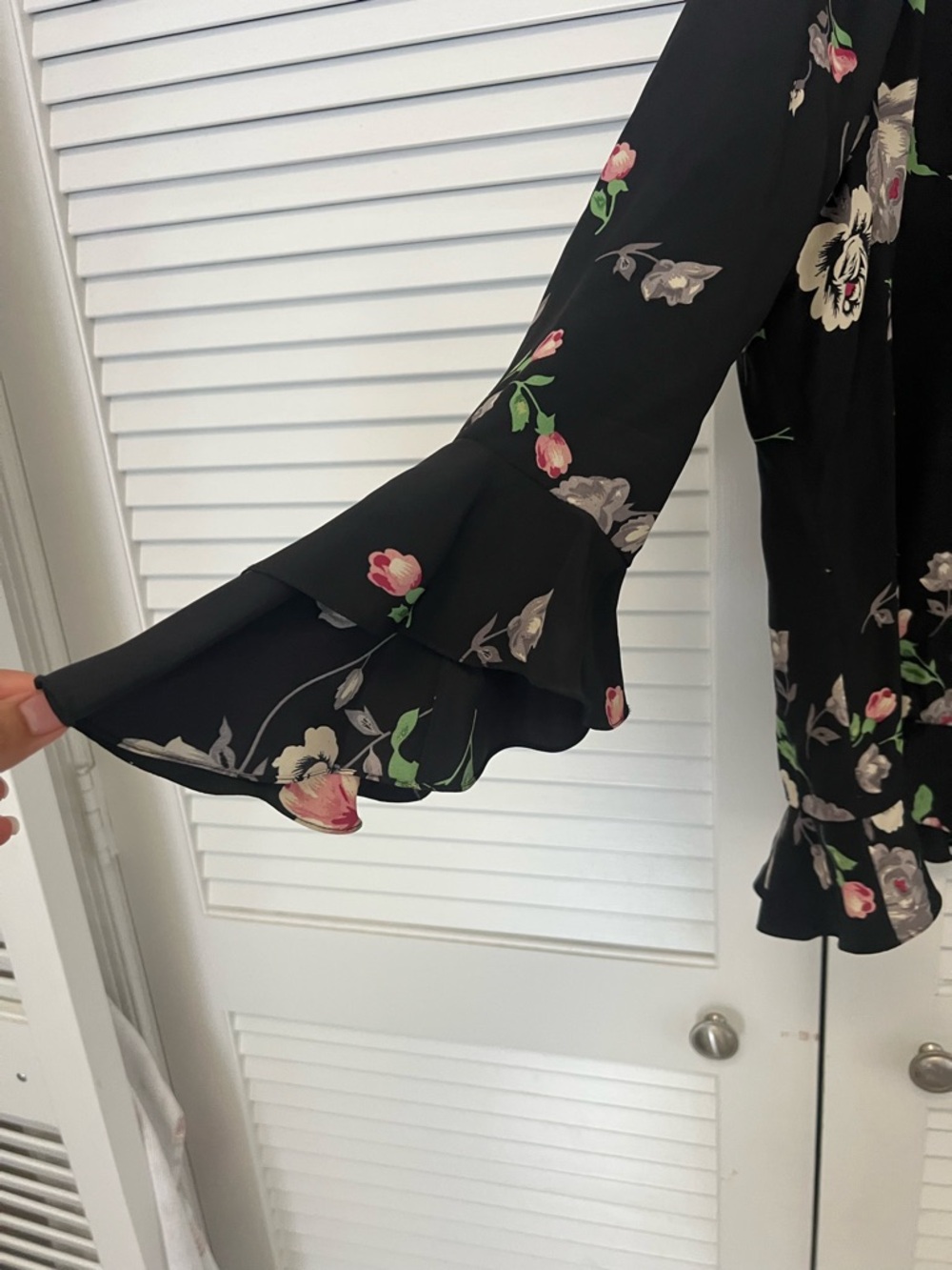 Lauren Ralph Lauren Black Floral Ruffle V-Neck Blouse - Picture 4 of 5